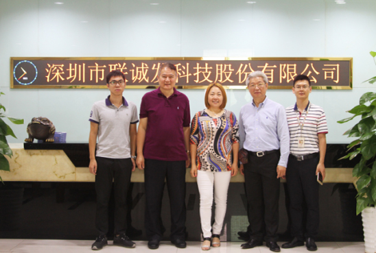 谈球吧前台合影