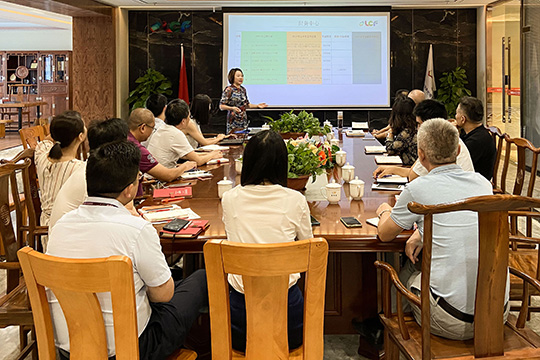 谈球吧召开2021年中总结大会