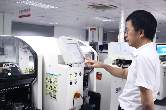 宝安日报报道：谈球吧公司顾伟 三十载初心不改 深耕LED显示屏研发