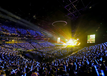 谈球吧LED透明屏闪耀伍佰ROCK STAR上海演唱会！