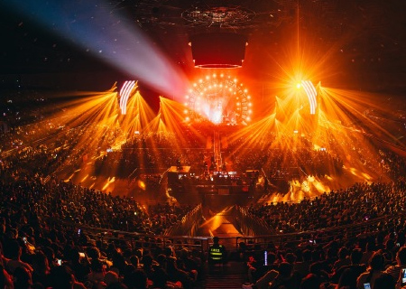 谈球吧LED显示屏闪耀痛仰乐队天津演唱会