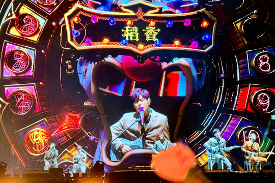 杀疯了！周杰伦深圳演唱会嗨翻天际！谈球吧大屏、荧光棒与无人机齐齐上阵！